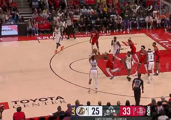 NBA直播吧-火箭第二节领先湖人至10分，八村垒投进湖人全队首记三分